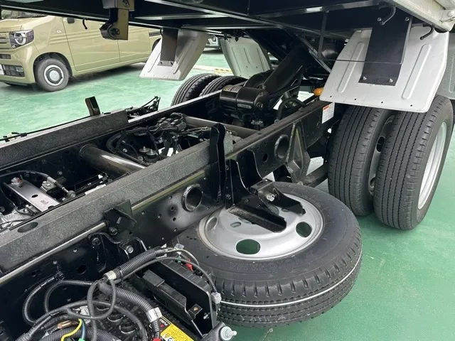 キャンター(三菱)全低床キョウカダンプ ２ｔ登録済未使用車 4