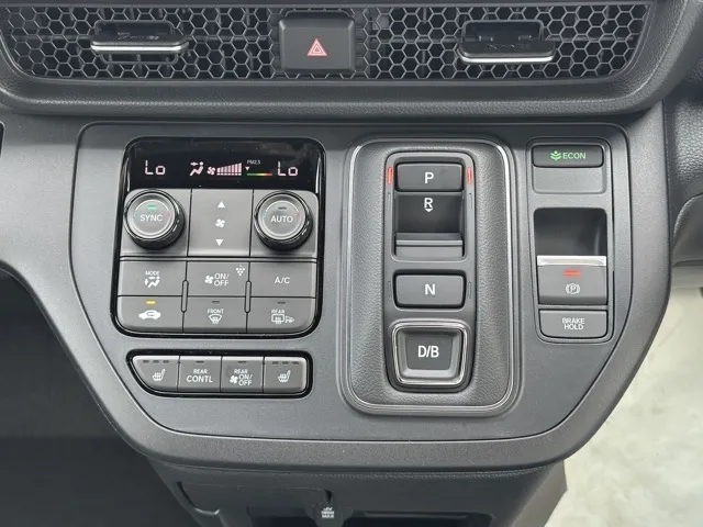 ステップワゴン(ホンダ)e・HEVスパーダ プレミアムライン 7人登録済未使用車 19