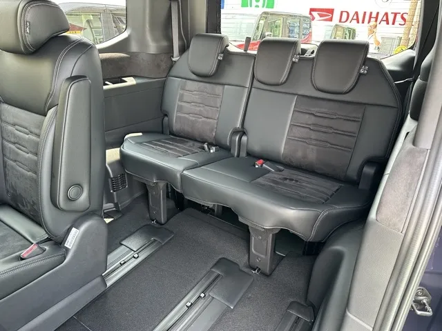 ステップワゴン(ホンダ)e・HEVスパーダ プレミアムライン 7人登録済未使用車 5