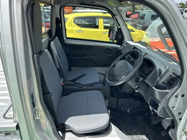キャリートラック(スズキ)KC 4WD AT届出済未使用車 9