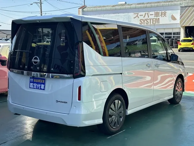 セレナ(ニッサン)eパワーX アラウンドビューモニター 左PSD登録済未使用車 11