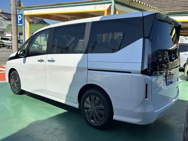 セレナ(ニッサン)eパワーX アラウンドビューモニター 左PSD登録済未使用車 2