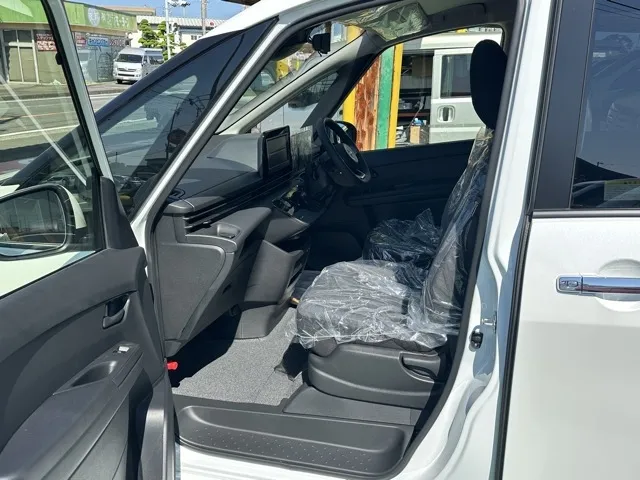 セレナ(ニッサン)eパワーX アラウンドビューモニター 左PSD登録済未使用車 3