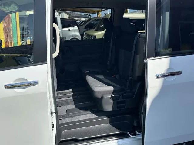 セレナ(ニッサン)eパワーX アラウンドビューモニター 左PSD登録済未使用車 4