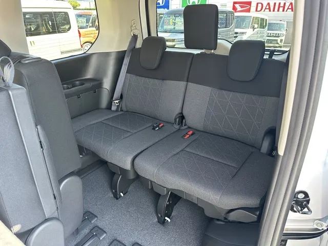 セレナ(ニッサン)eパワーX アラウンドビューモニター 左PSD登録済未使用車 5