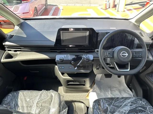 セレナ(ニッサン)eパワーX アラウンドビューモニター 左PSD登録済未使用車 6