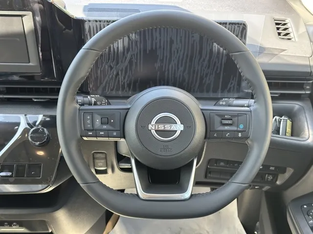 セレナ(ニッサン)eパワーX アラウンドビューモニター 左PSD登録済未使用車 7
