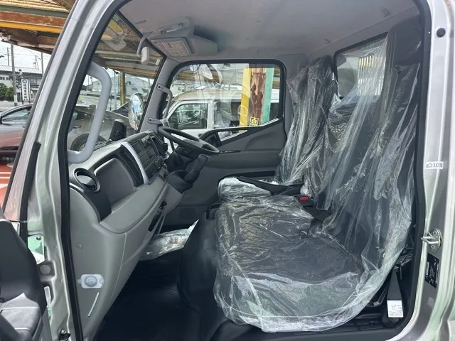 キャンター(三菱)全低床キョウカダンプ ３ｔ登録済未使用車 28