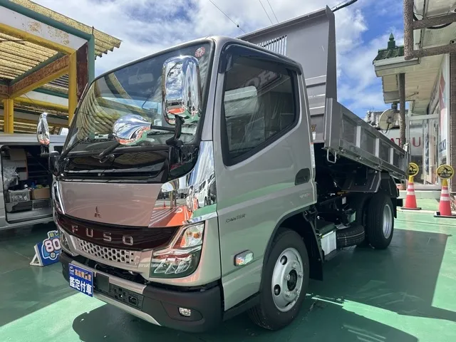 キャンター(三菱)全低床キョウカダンプ ３ｔ登録済未使用車 1