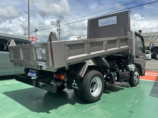 キャンター(三菱)全低床キョウカダンプ ３ｔ登録済未使用車 8