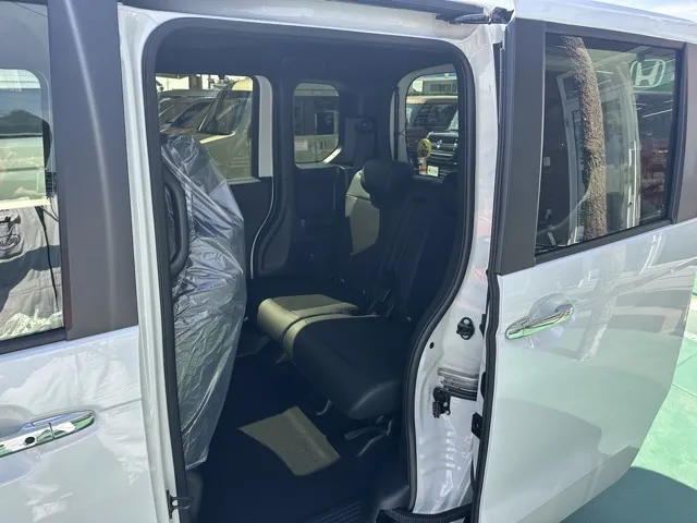 N-BOX(ホンダ)N-BOXカスタムターボ届出済未使用車 4