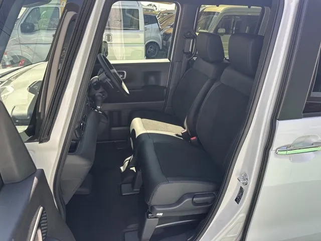 N-BOX(ホンダ)N-BOXカスタムターボ届出済未使用車 3