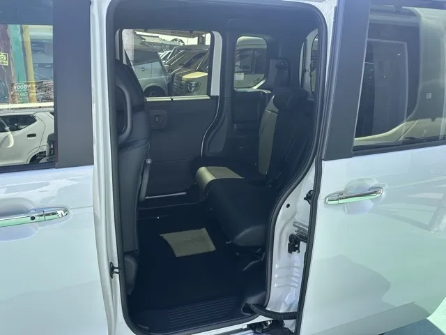 N-BOX(ホンダ)N-BOXカスタムターボ届出済未使用車 4