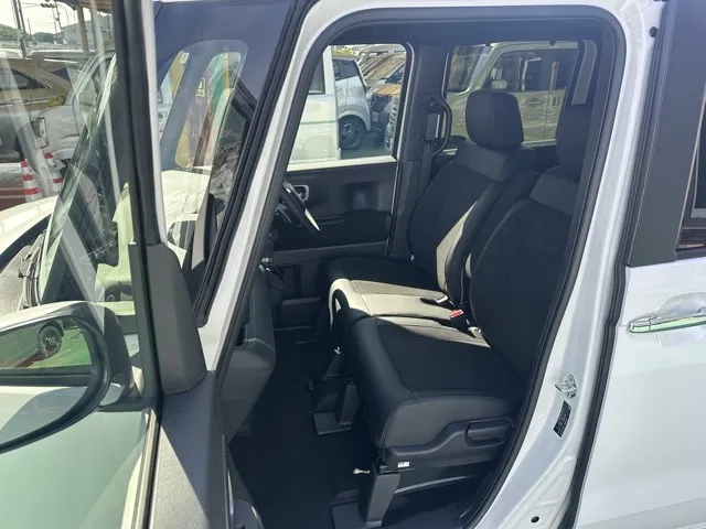 N-BOX(ホンダ)N-BOXカスタムターボ届出済未使用車 3