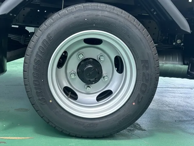 キャンター(三菱)平ボディ ３ｔワイドロング MT 1ナンバー車登録済未使用車 11