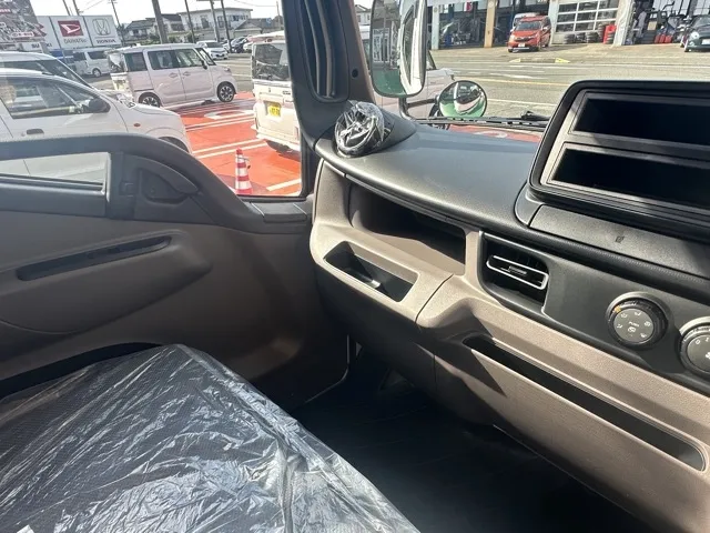 キャンター(三菱)全低床キョウカダンプ ２ｔ登録済未使用車 20