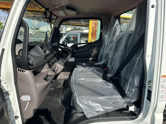 キャンター(三菱)全低床キョウカダンプ ２ｔ登録済未使用車 3