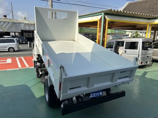 キャンター(三菱)全低床キョウカダンプ ３ｔ登録済未使用車 2