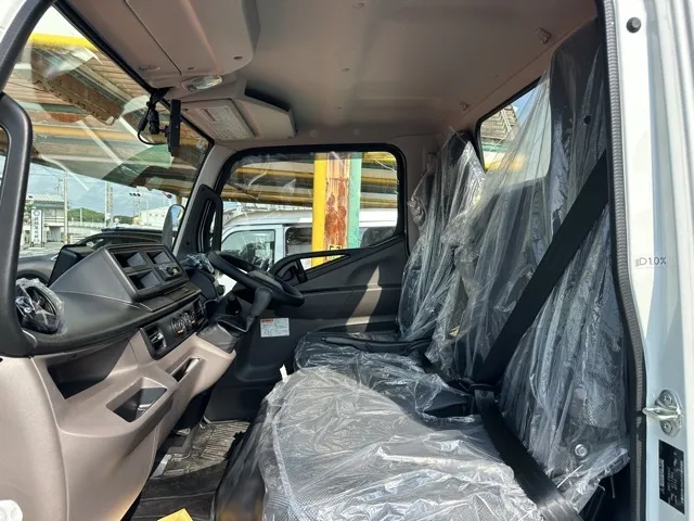 キャンター(三菱)全低床キョウカダンプ ３ｔ登録済未使用車 3