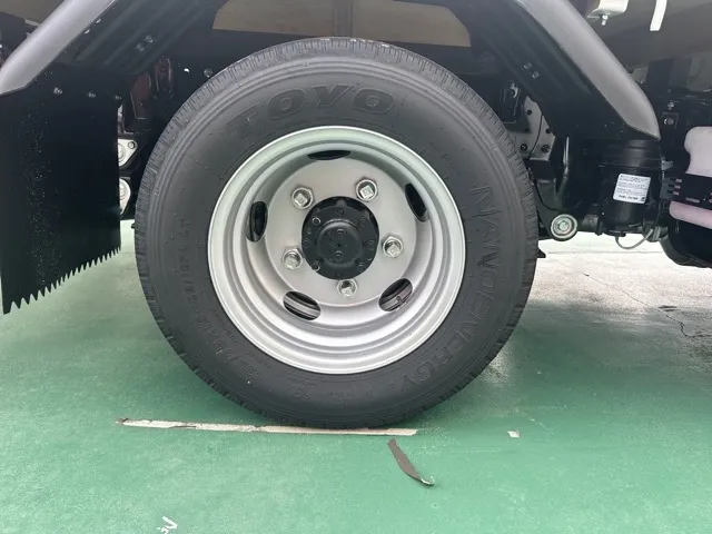 キャンター(三菱)Wキャブ　２ｔ　５ＭＴ登録済未使用車 15