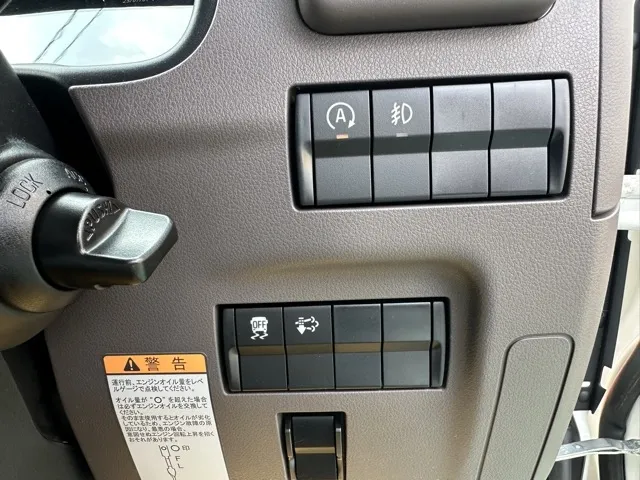 キャンター(三菱)Wキャブ　２ｔ　５ＭＴ登録済未使用車 18