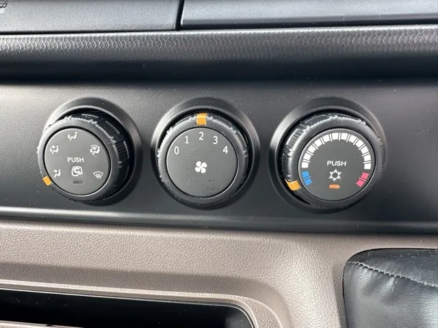 キャンター(三菱)Wキャブ　２ｔ　５ＭＴ登録済未使用車 23