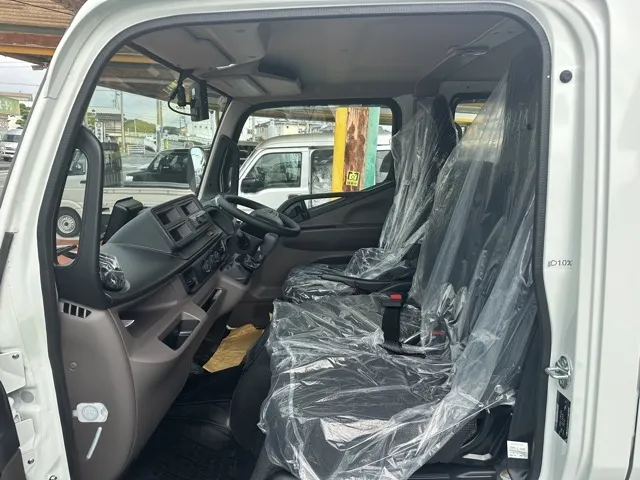キャンター(三菱)Wキャブ　２ｔ　５ＭＴ登録済未使用車 4