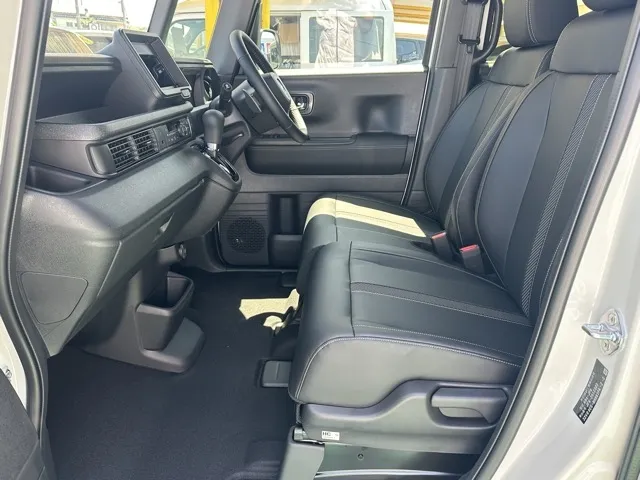 N-BOX(ホンダ)N-BOXカスタムターボ コーディネートスタイル 4WD マルチビュー届出済未使用車 3