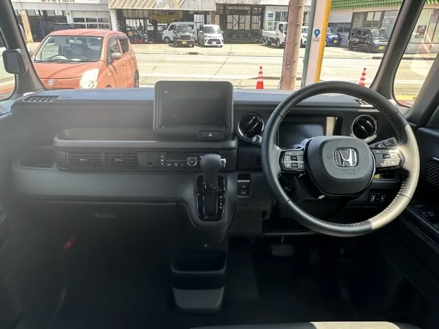 N-BOX(ホンダ)N-BOXカスタムターボ コーディネートスタイル 4WD マルチビュー届出済未使用車 5