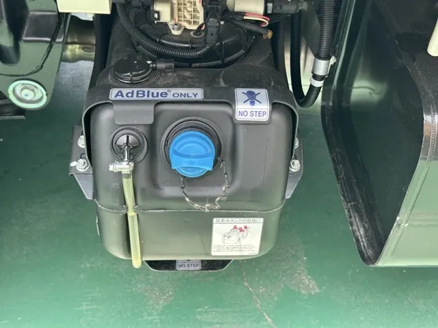 キャンター(三菱)全低床垂直ゲート 平ボディ 2ｔ 5MTレンタ登録済未使用車 11