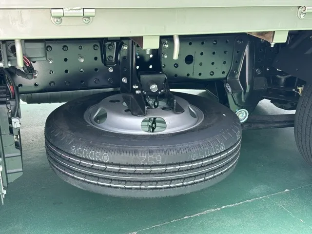 キャンター(三菱)全低床垂直ゲート 平ボディ 2ｔ 5MTレンタ登録済未使用車 13