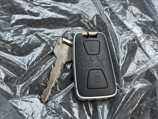 キャンター(三菱)全低床垂直ゲート 平ボディ 2ｔ 5MTレンタ登録済未使用車 15