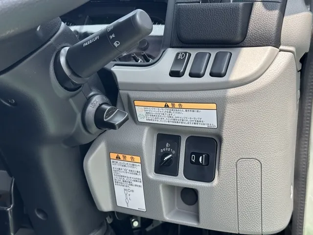 キャンター(三菱)全低床垂直ゲート 平ボディ 2ｔ 5MTレンタ登録済未使用車 16