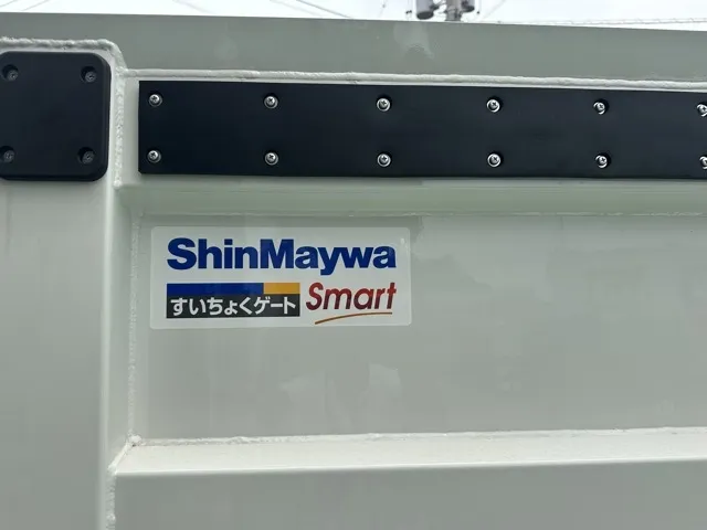 キャンター(三菱)全低床垂直ゲート 平ボディ 2ｔ 5MTレンタ登録済未使用車 9