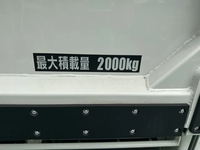 キャンター(三菱)全低床垂直ゲート 平ボディ 2ｔ 5MTレンタ登録済未使用車 10