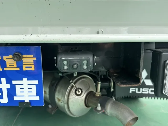 キャンター(三菱)全低床垂直ゲート 平ボディ 2ｔ 5MTレンタ登録済未使用車 11