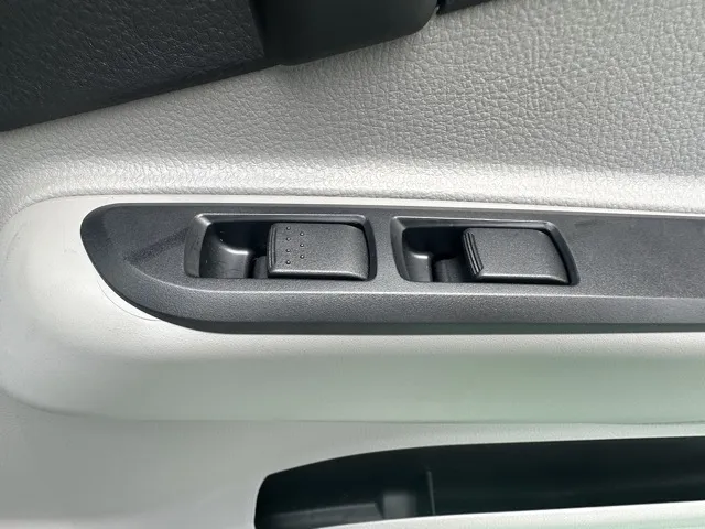 キャンター(三菱)全低床垂直ゲート 平ボディ 2ｔ 5MTレンタ登録済未使用車 16
