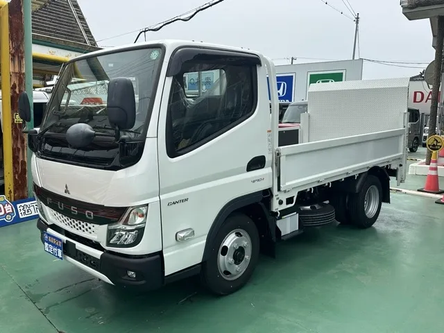 キャンター(三菱)全低床垂直ゲート 平ボディ 2ｔ 5MTレンタ登録済未使用車 1
