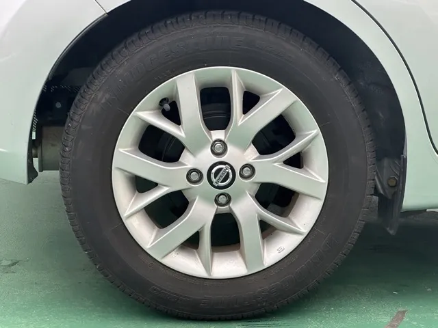 ノート(ニッサン)eパワー メダリスト中古車 9