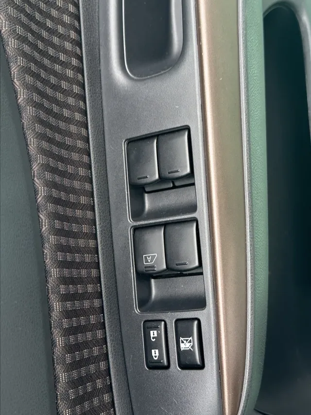ノート(ニッサン)eパワー メダリスト中古車 11