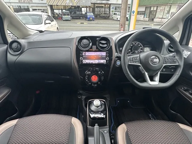 ノート(ニッサン)eパワー メダリスト中古車 5