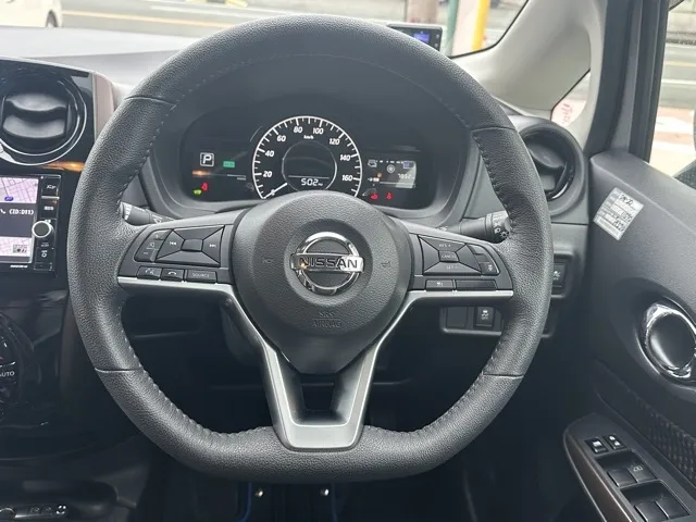 ノート(ニッサン)eパワー メダリスト中古車 6