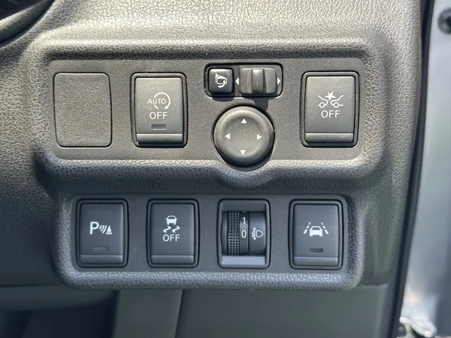 ノート(ニッサン)Ｘ中古車 12