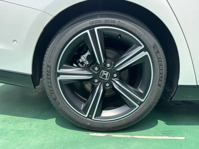 アコード(ホンダ)e：HEV中古車 10