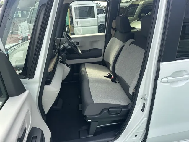 N-BOX(ホンダ)N-BOX コンフォートＰ届出済未使用車 3