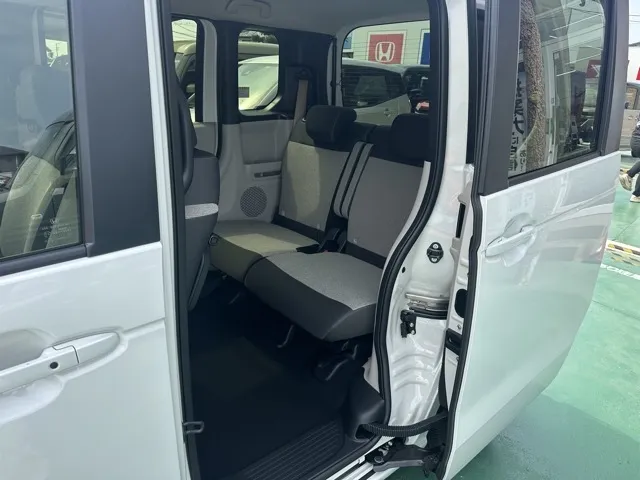 N-BOX(ホンダ)N-BOX コンフォートＰ届出済未使用車 4