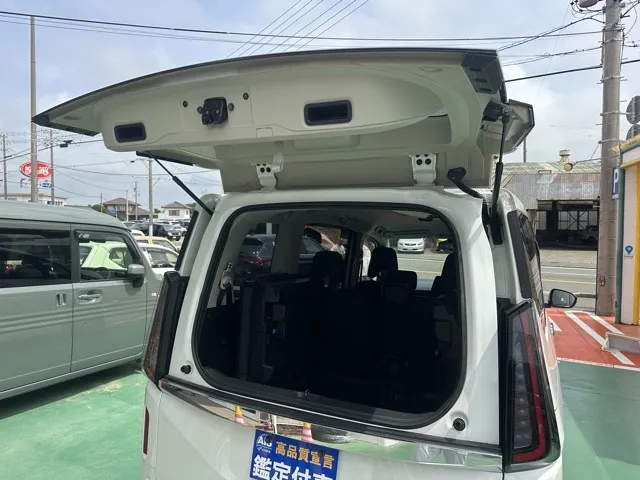 セレナ(ニッサン)X中古車 10