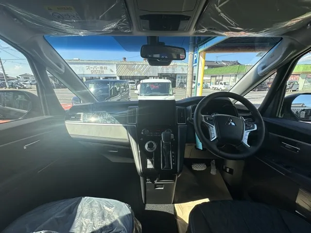 デリカD:5(三菱)ブラックED ７人 ナビ取付PKG 後席PKG登録済未使用車 7