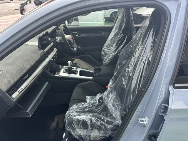 シビック(ホンダ)タイプR レーシングブラックPKG登録済未使用車 3