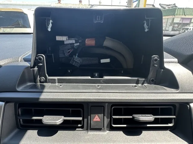 WR-V(ダムド)Z+ リヴァーブ フェイスチェンジキット新車見本展示無 16